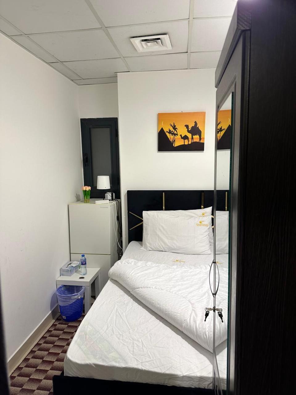 Four Stars Hostel Dubai Exterior photo