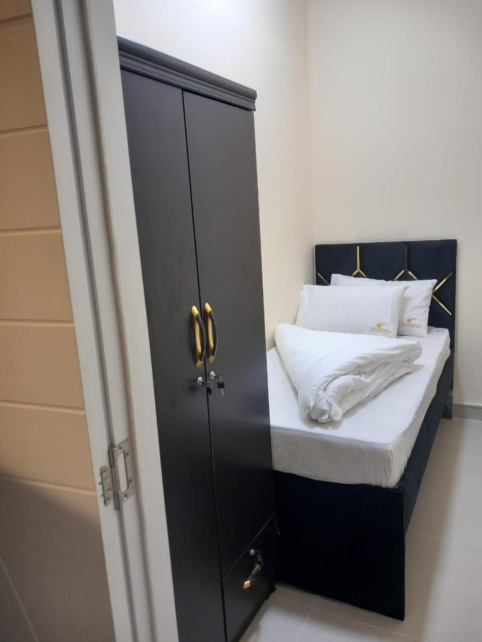 Four Stars Hostel Dubai Exterior photo