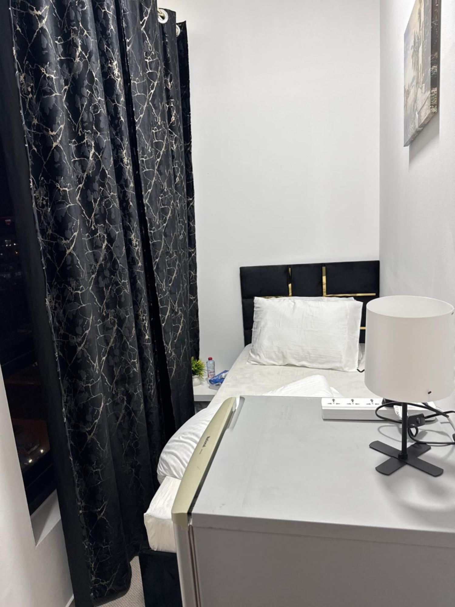 Four Stars Hostel Dubai Exterior photo